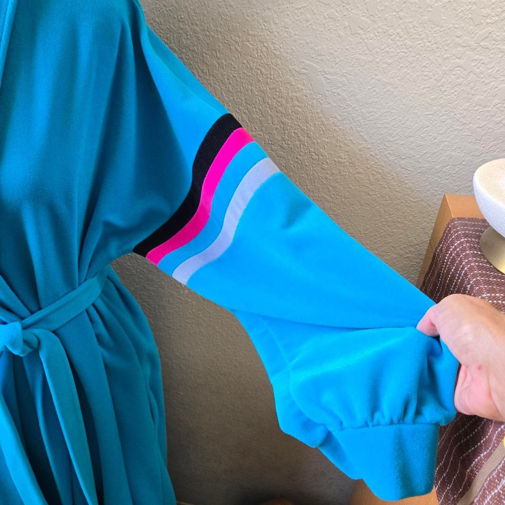 Vanity Fair Dacron Poly Robe - Picture 3 of 7